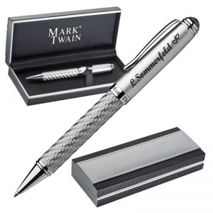 Mark Twain Exklusive Kugelschreiber mit Gravur aus Metall inklusive Geschenkbox - in silbernem Karbondesign 